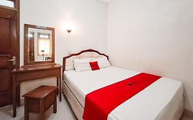 RedDoorz Hotel Tejomoyo Near Bukit Sekipan Tawangmangu